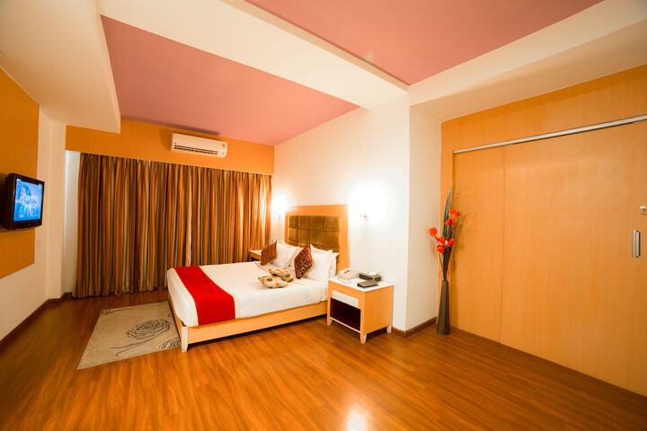 Room 13 of 32