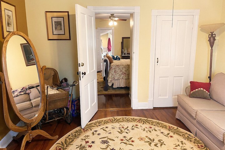 Room 32 of 53