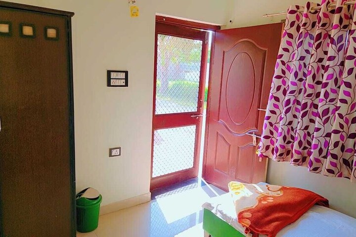 Room 5 of 15