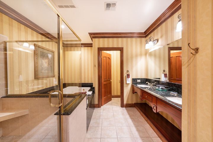 Suite King Size Bed (7 of 29)