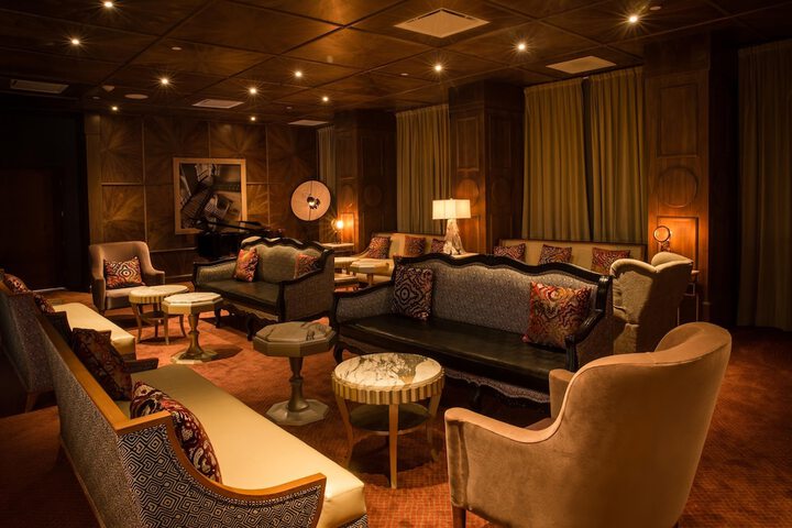Lounge 120 of 144