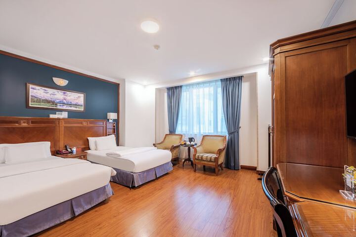 Room 7 of 33