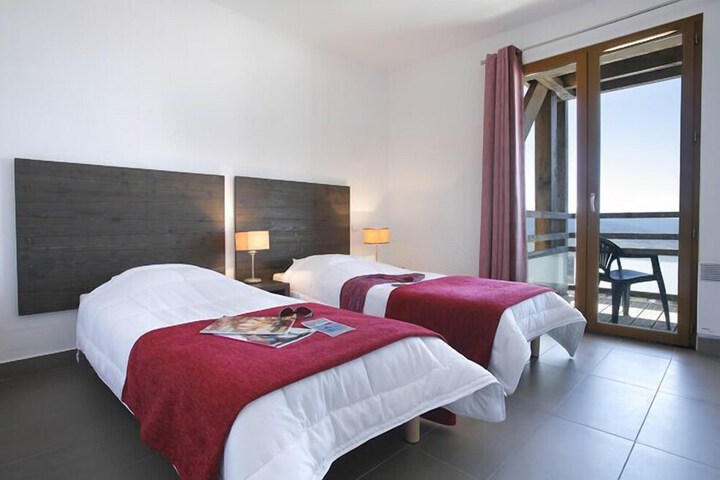 Room 6 of 25