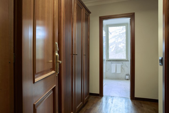 Room 12 of 86