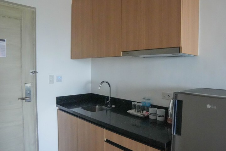 Room 5 of 18
