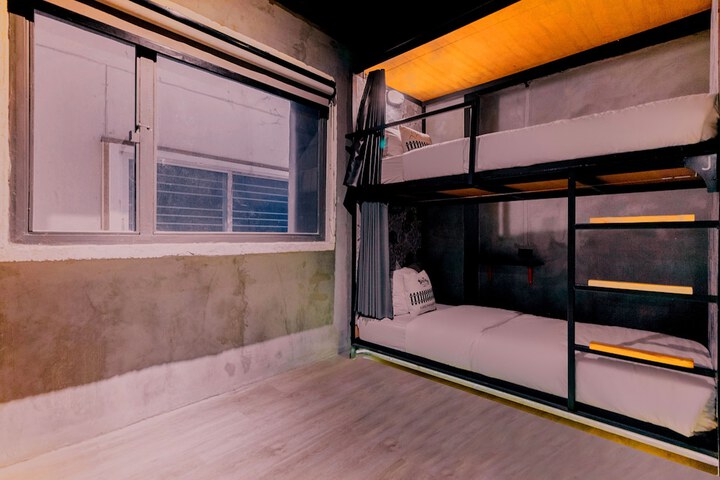 Room 27 of 69
