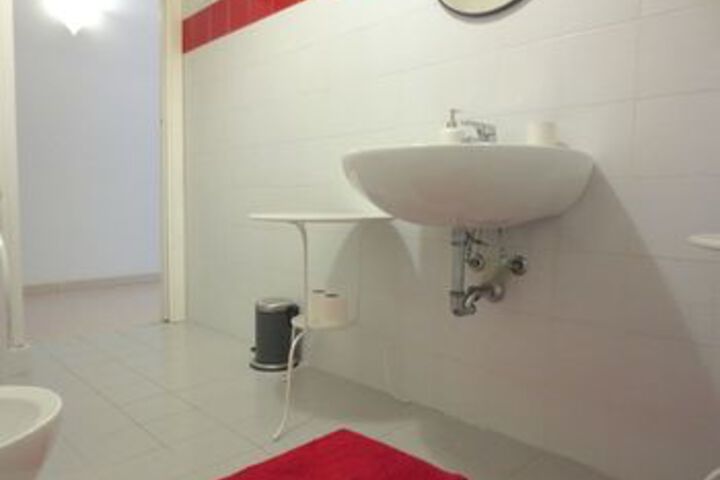 Room 3 of 41
