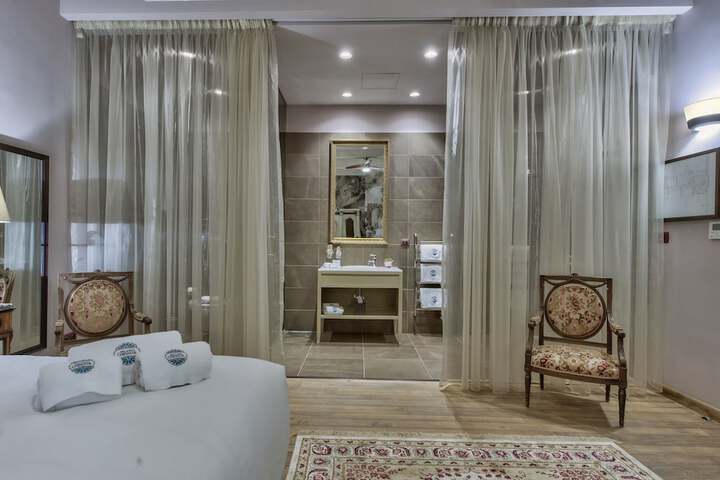 Room 29 of 70