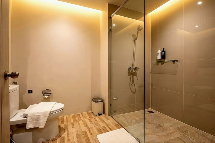 Room 13 of 35