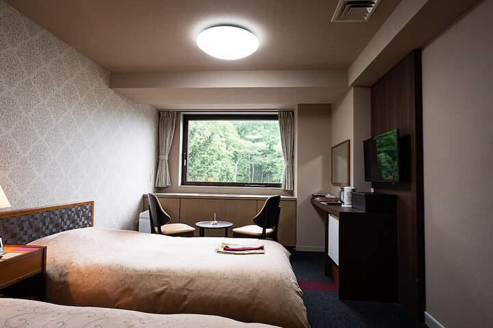 Room 17 of 93