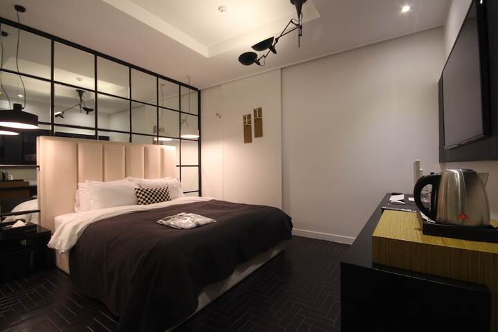 Room 16 of 177
