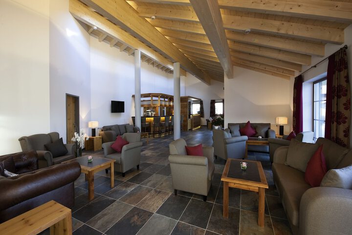 Lounge 31 of 35