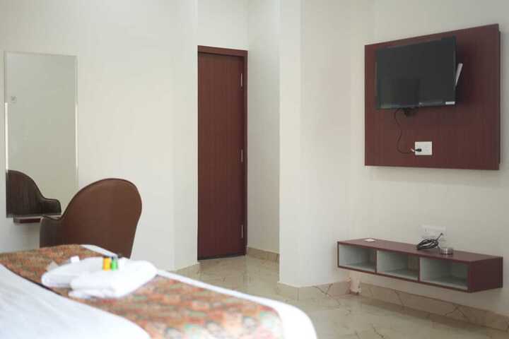 Room 7 of 28