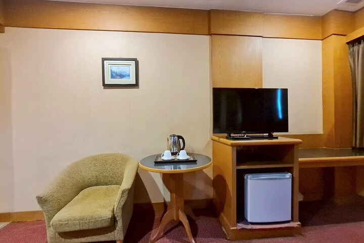 Room 11 of 40