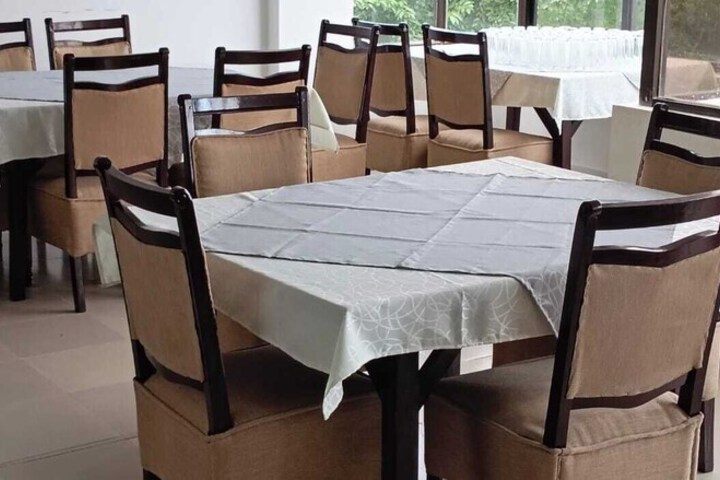 Dining 11 of 21