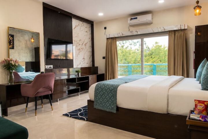 Room 4 of 11