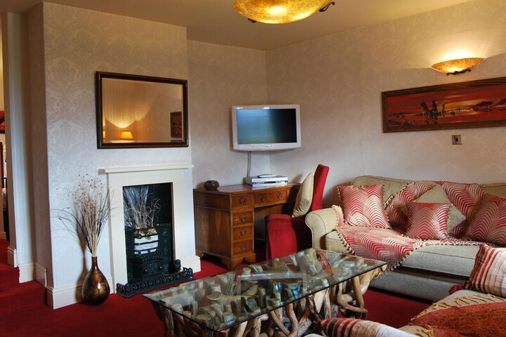 Room 9 of 18