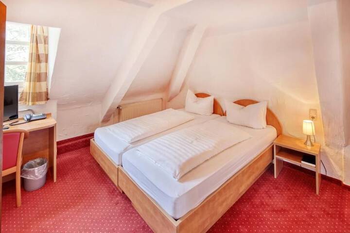 Room 4 of 17