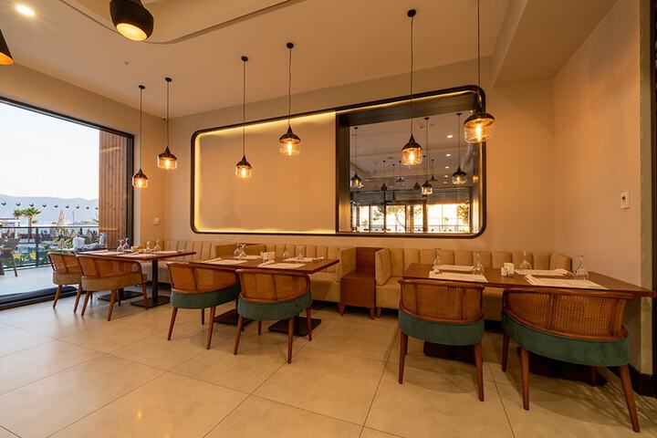 Dining 54 of 75