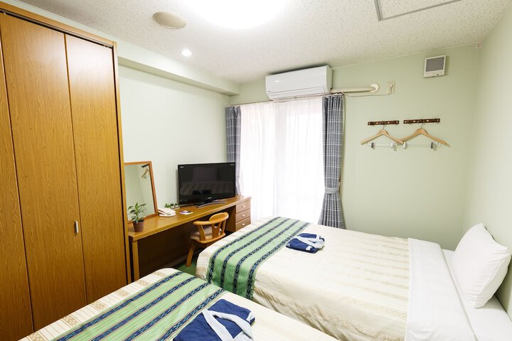 Room 25 of 48