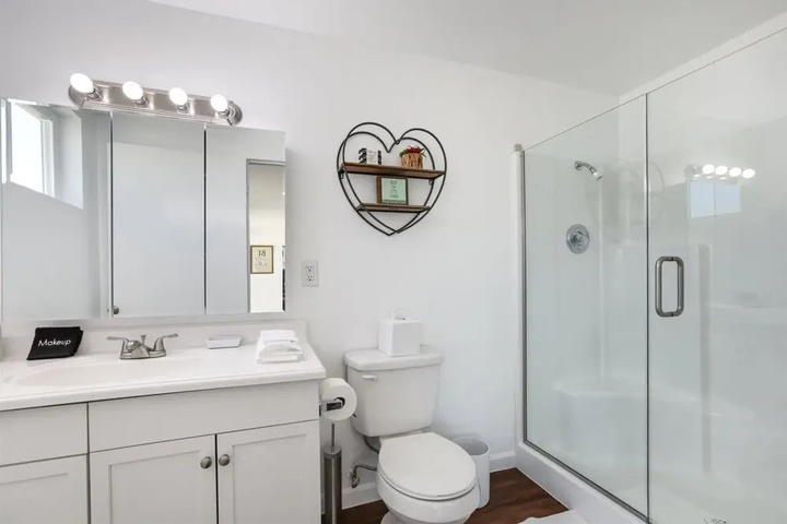 Room 9 of 17