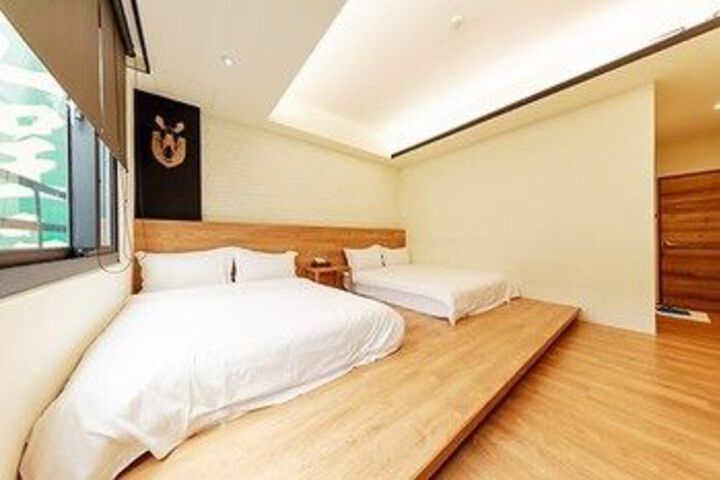 Room 9 of 25