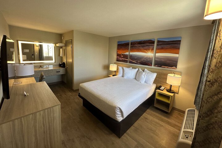 Room 11 of 28