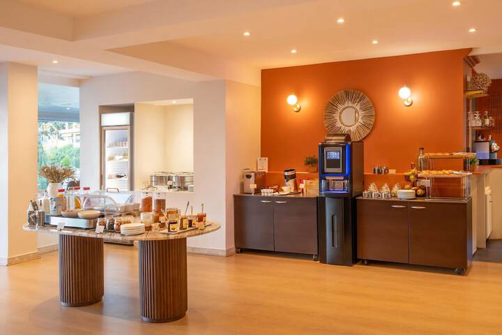 Breakfast/Coffee Service 84 of 93