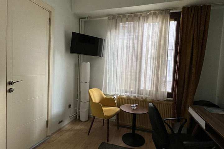 Room 38 of 100