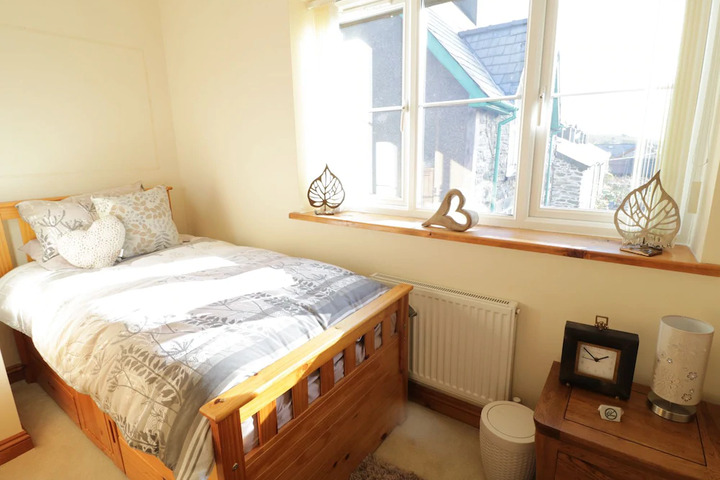 Room 2 of 6