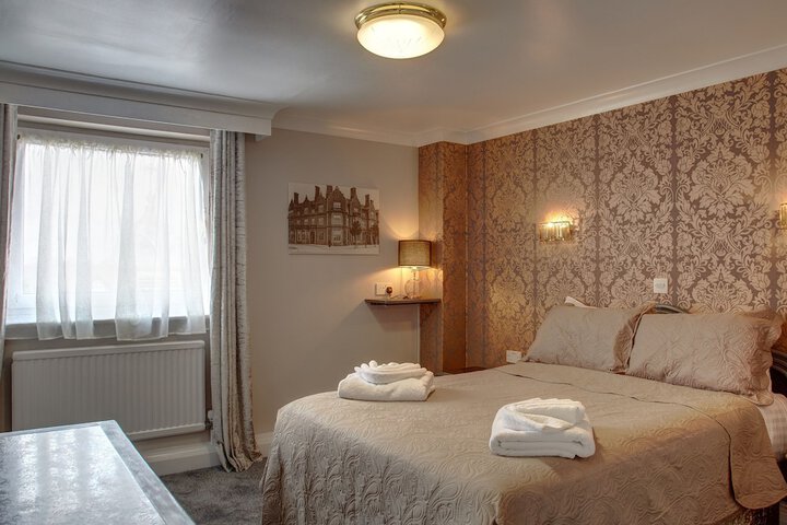 Room 5 of 70