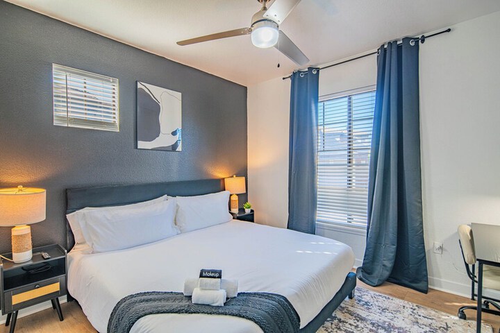 Room 42 of 193