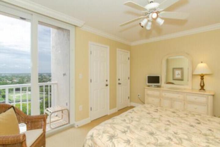 Seagate C 1204 3 Br Condo in Naples, FL