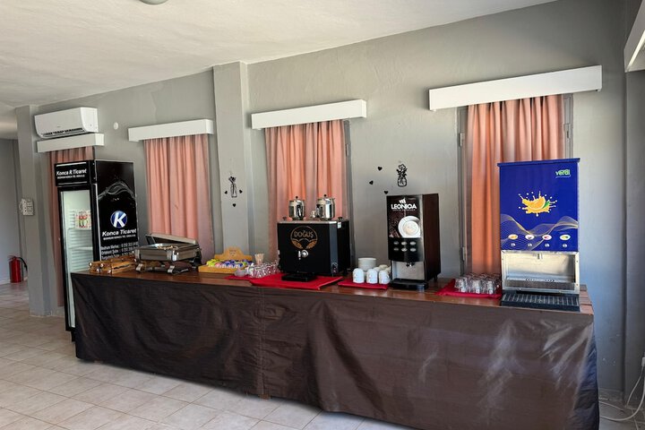 Breakfast/Coffee Service 62 of 131