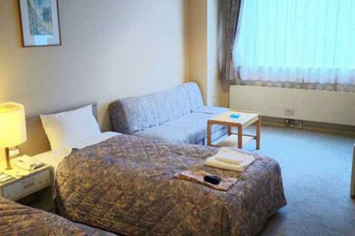 Room 27 of 84