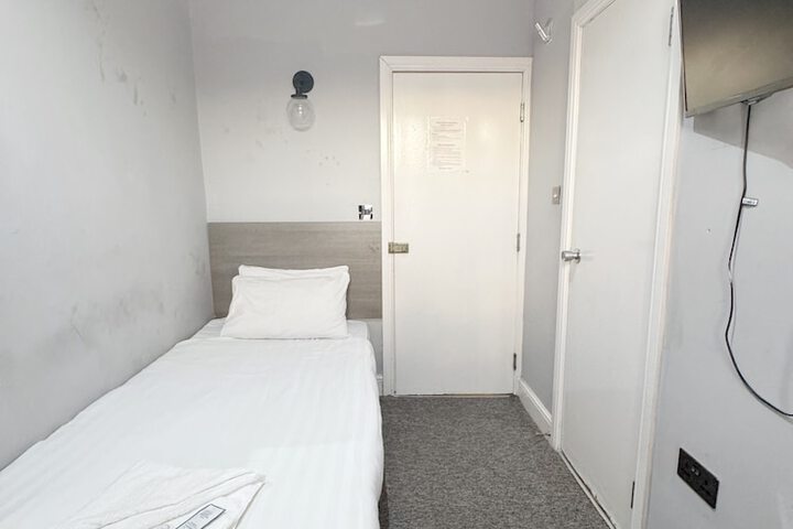 Room 35 of 85