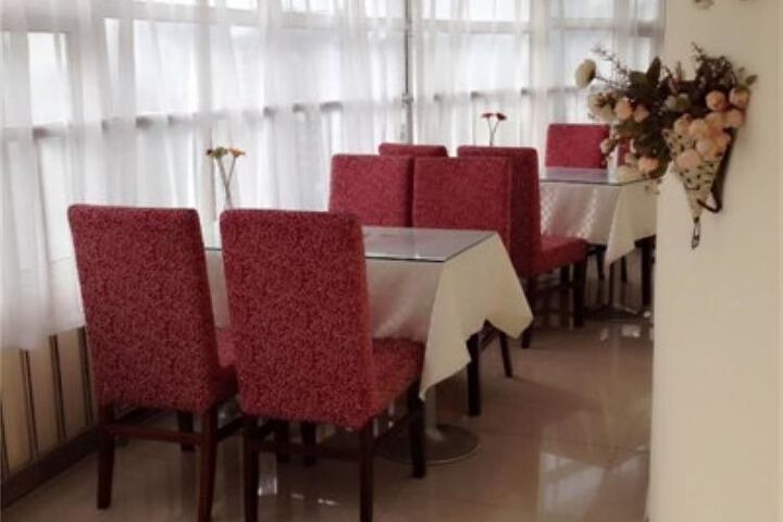 Dining 7 of 8