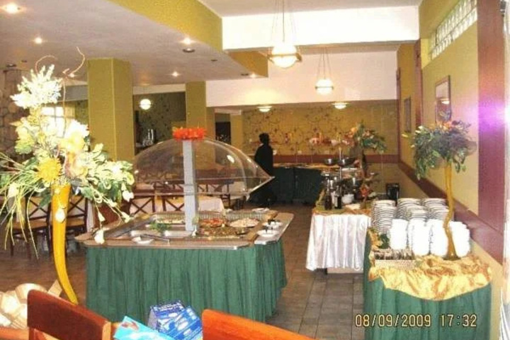 Dining 20 of 24