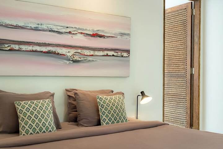 Room 4 of 28