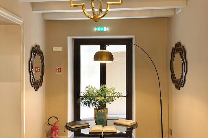 Entrance & Lobby