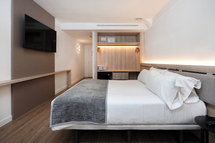 Room 9 of 82