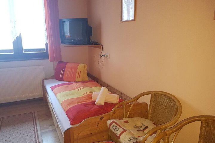 Room 4 of 28