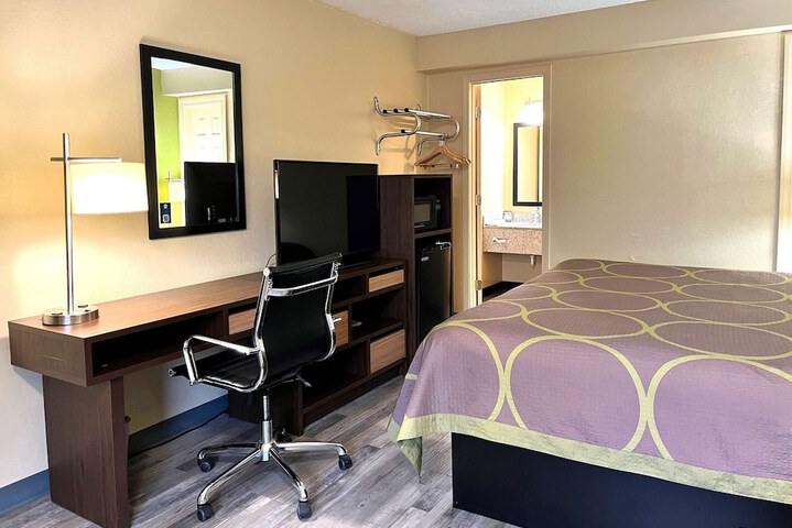 2 Double Beds (6 of 10)