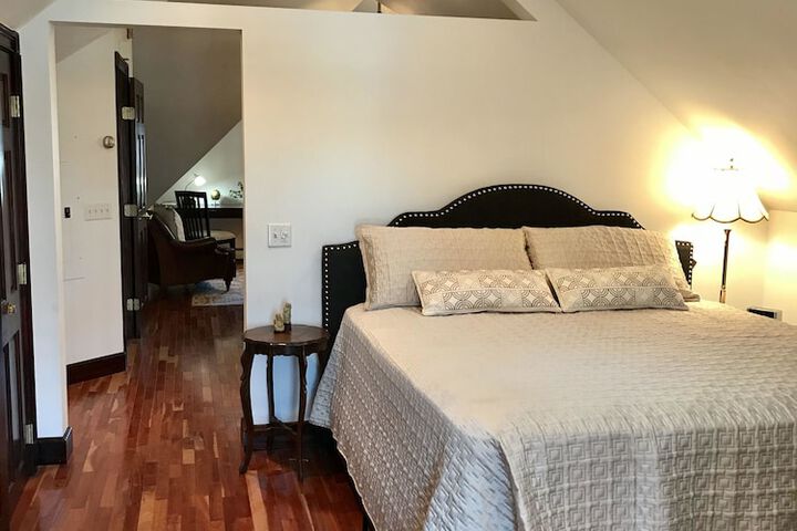 Room 4 of 25