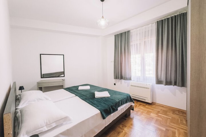 Room 27 of 108