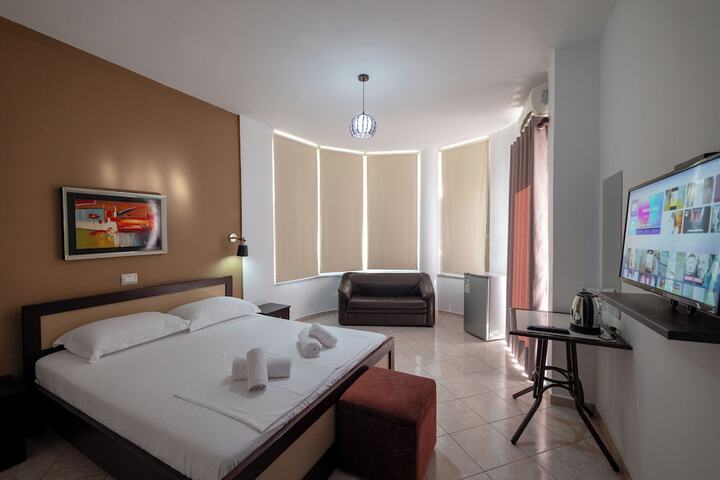 Room 6 of 96