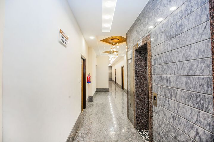 Ballroom/Hall 117 of 128