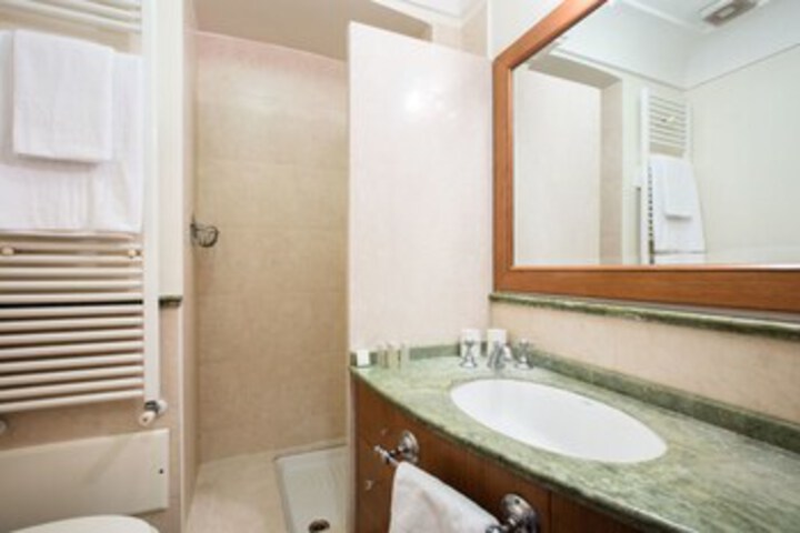 Room 2 of 20