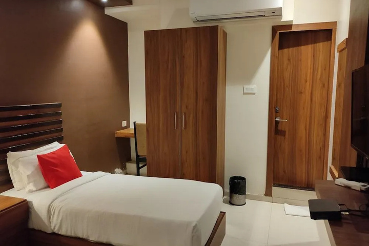FabHotel Universal Garden
