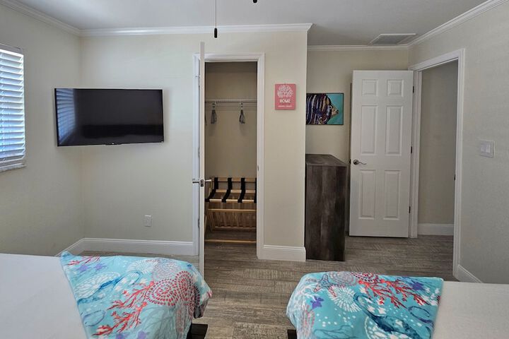 Room 7 of 33